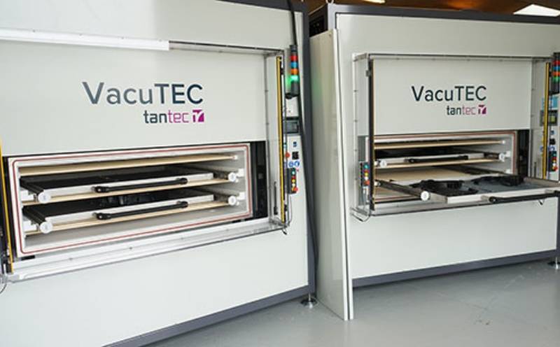 Améliorer la tension de surface de vos pièces en polypropylène avec la station plasma sous-vide VacuTEC de TANTEC